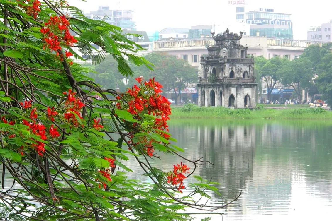 Hồ Hoàn Kiếm - Biểu tượng của thủ đô Hà Nội
