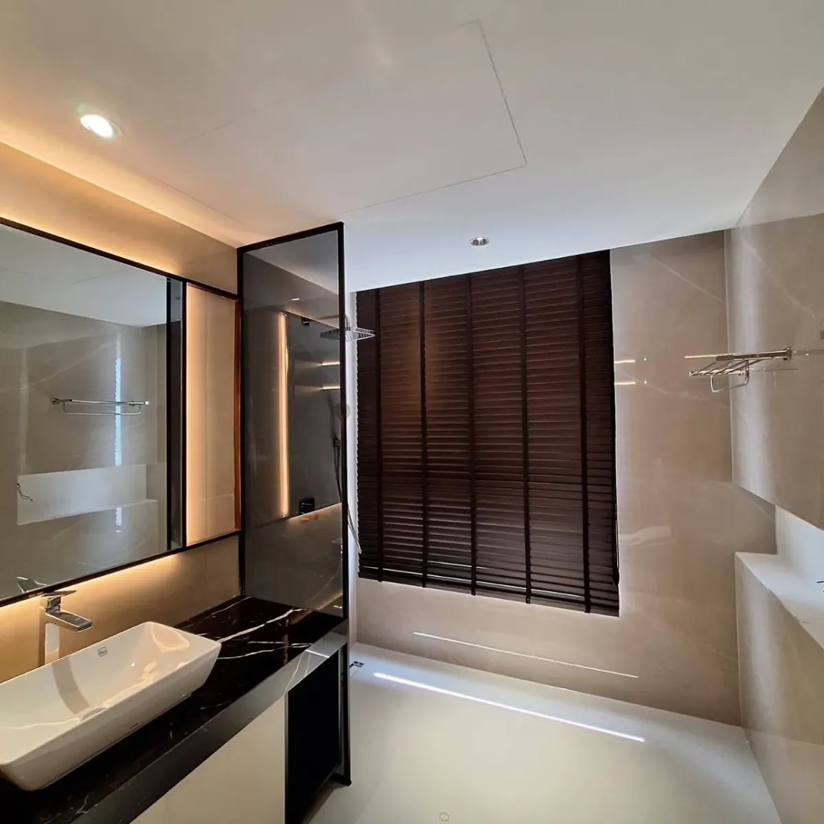 Lắp đặt rèm gỗ thôn Quỳnh Đô