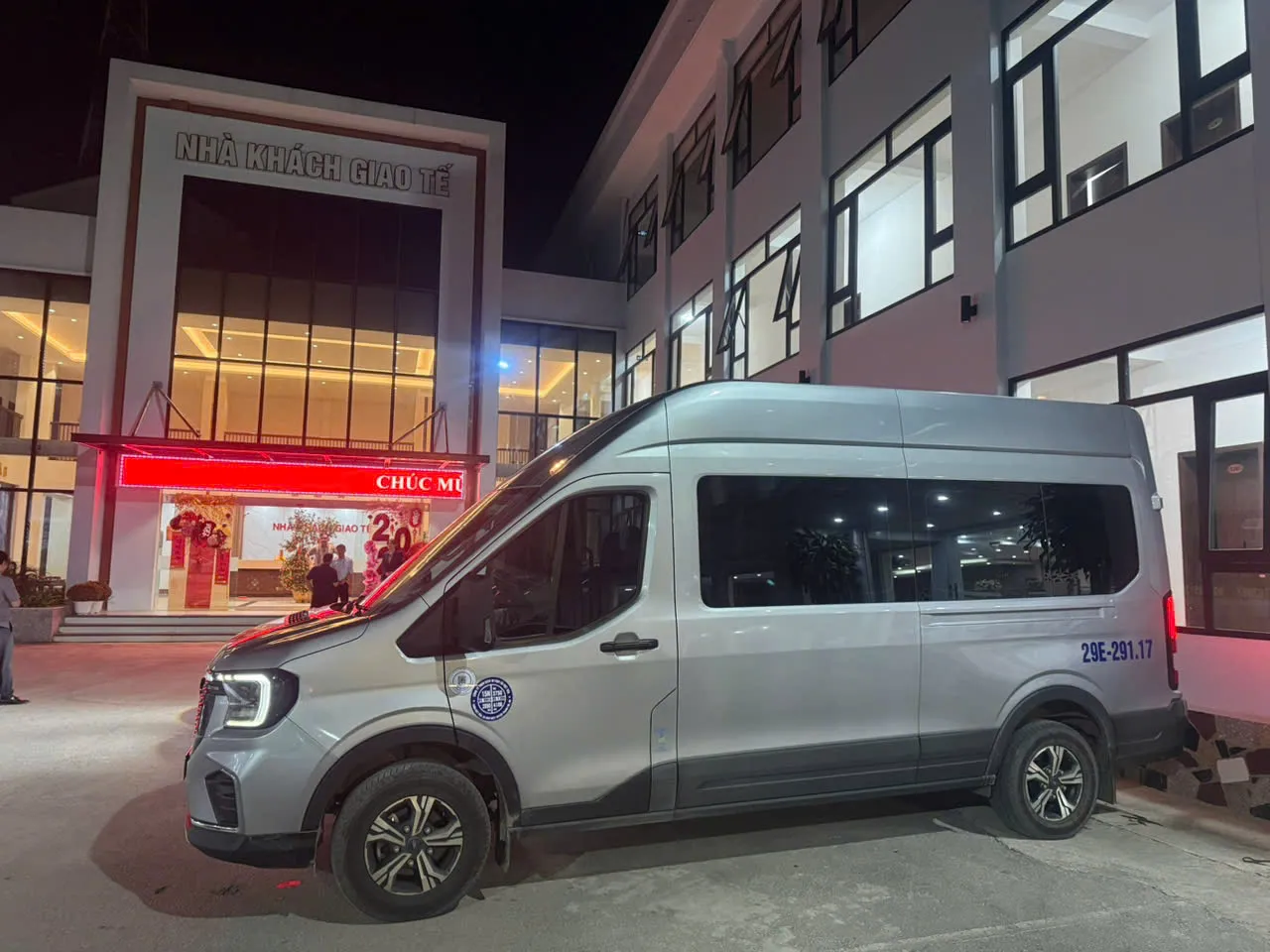 Ford Transit 16 chỗ Hà Nội đi Đền Thượng