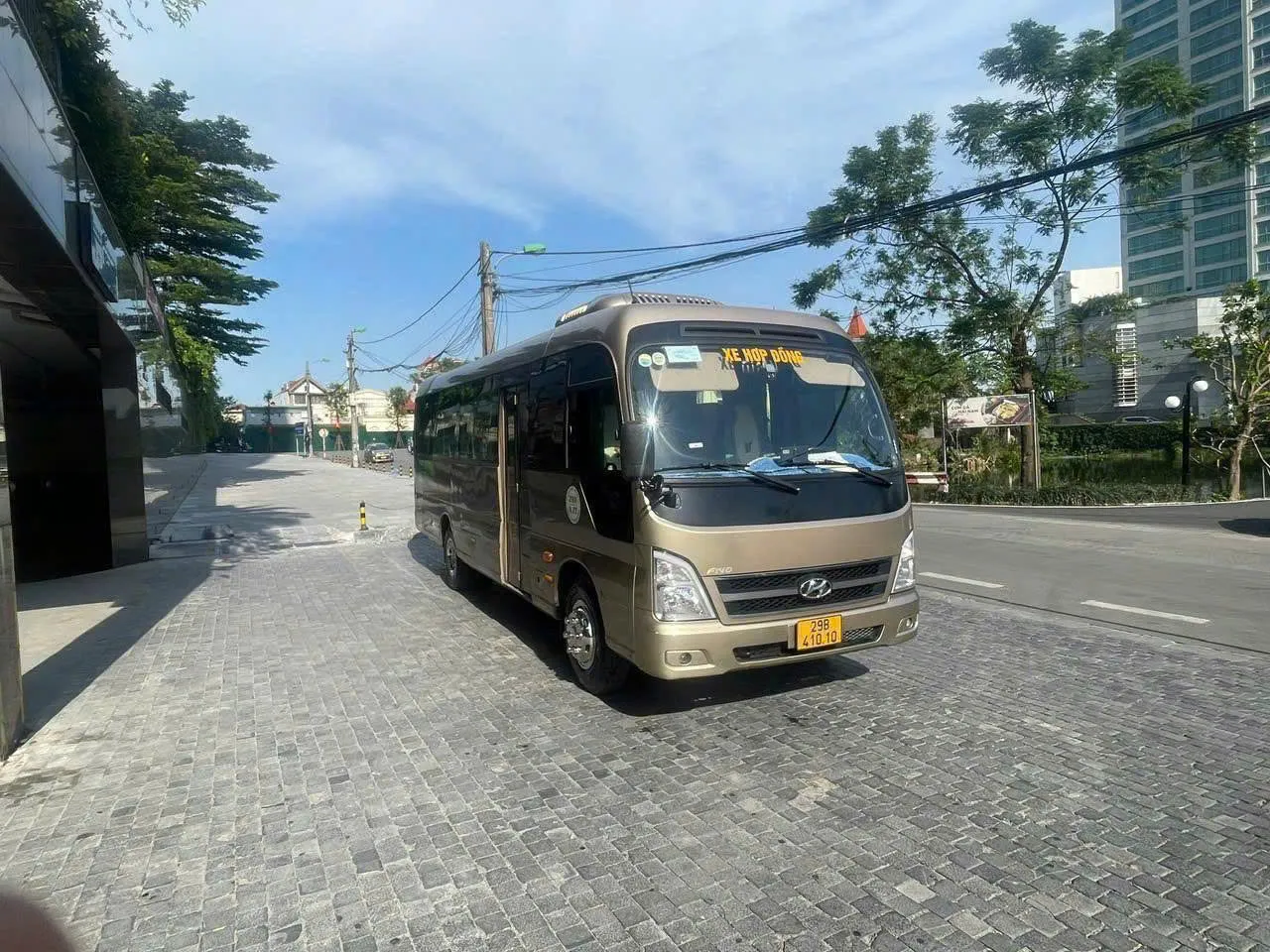 Thuê xe 29 chỗ Hà Nội đi du lịch Tràng An, Ninh Bình