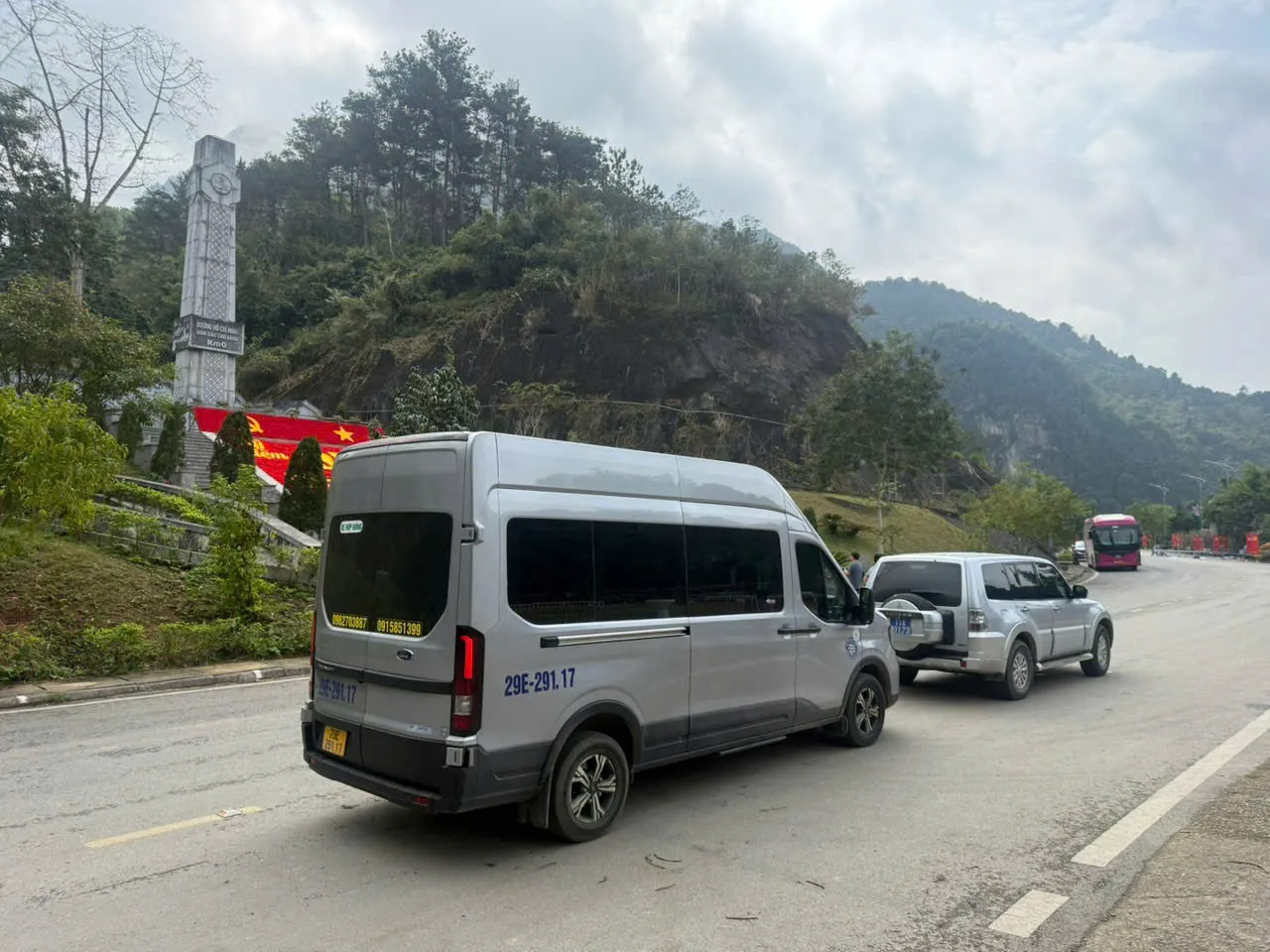 Xe 16 chỗ đi lễ đầu năm Đền Thượng